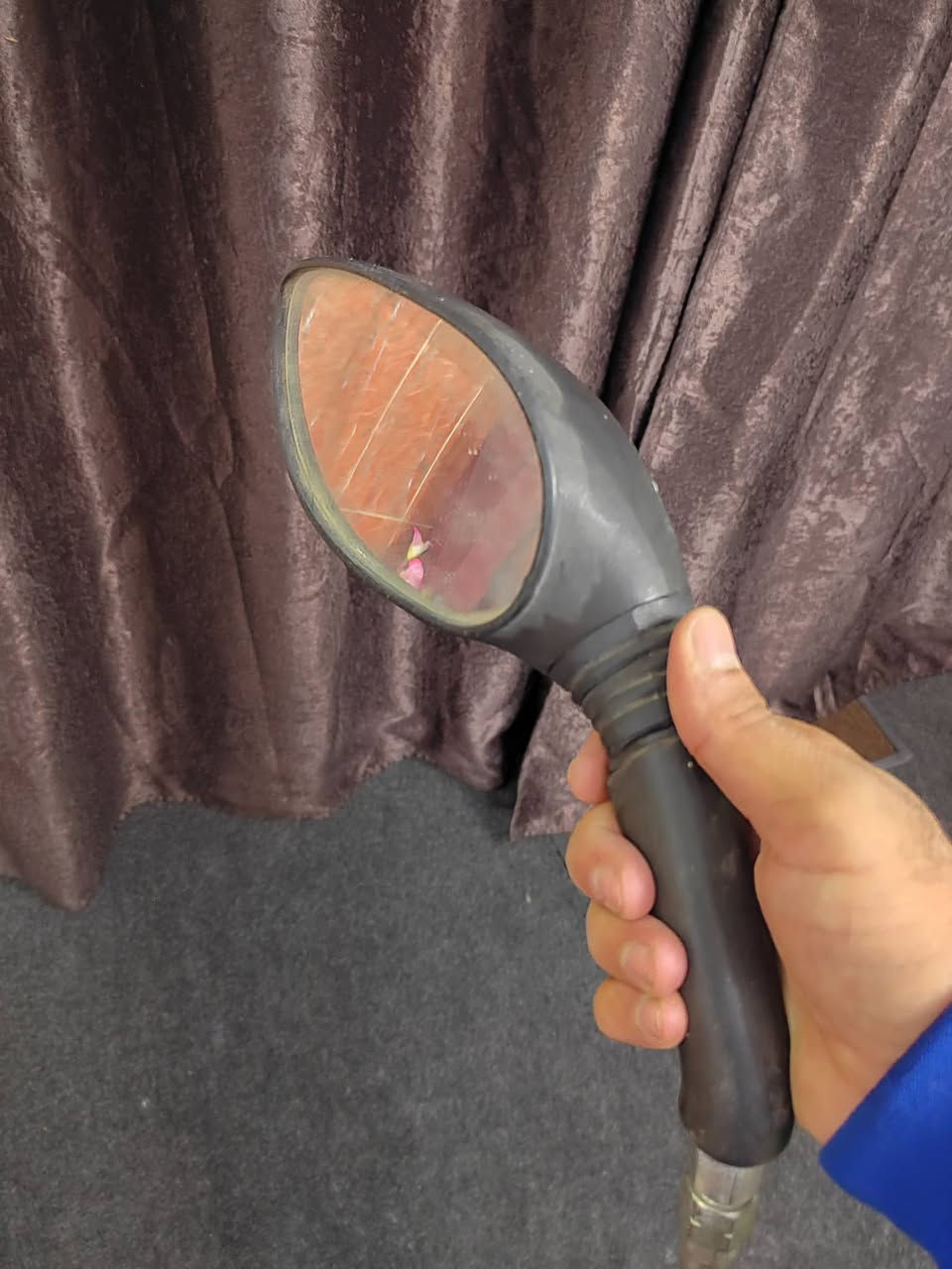 السلام عليكم غراض بريز للبيع سعرهن ١٠ الاف كلهن مكاني بغداد الكاظميه ساحة عدن رقم الهاتف ***********
