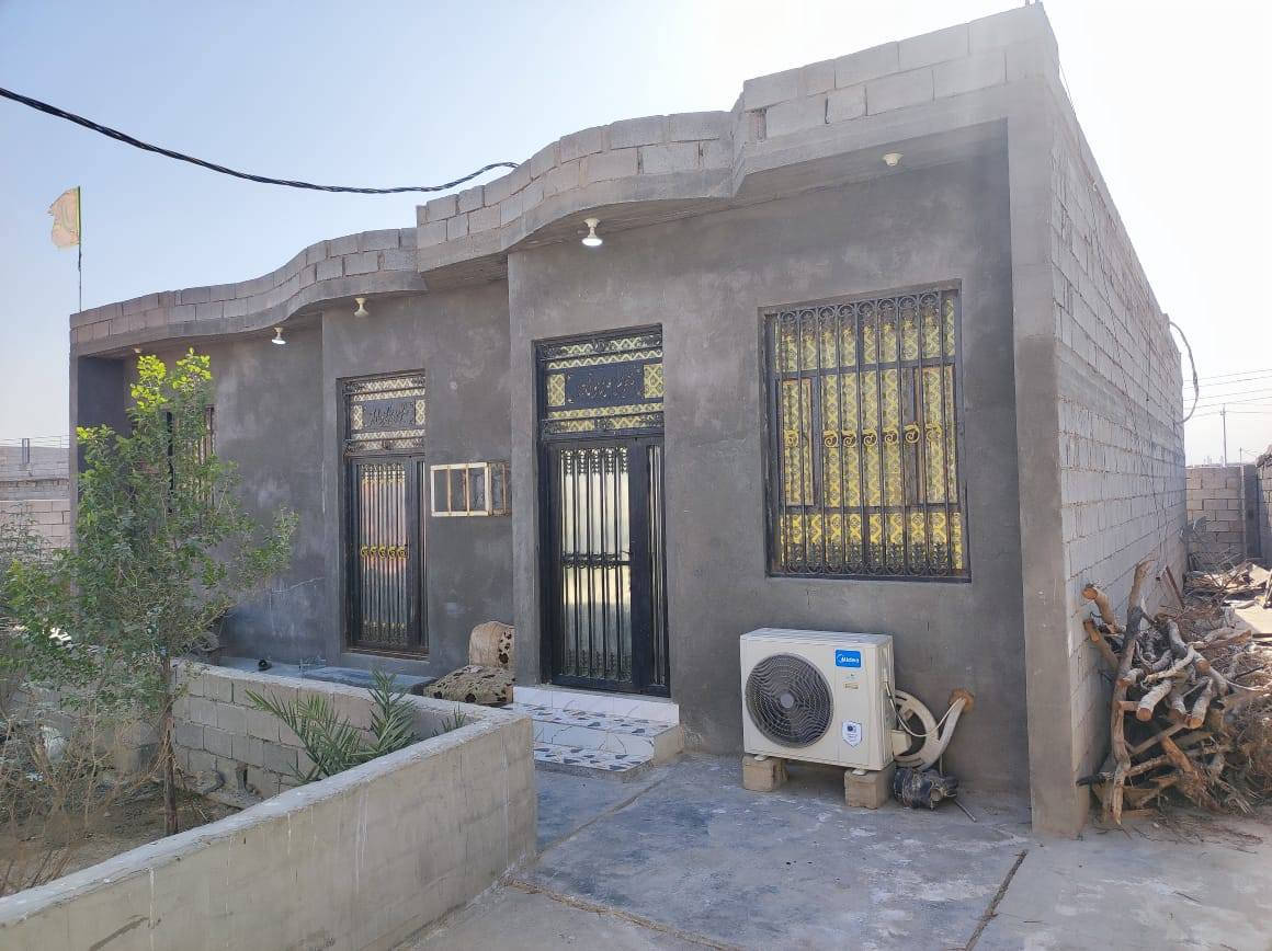 اعلاان رقم(386) بيت للبيع زراعي الزبير دواجن طريق لخور قرب لمطحنه المساحه الكليه500م مساحه البناء220م يتكون من ثلاث غرف نوم صاله استقبال مطبخ ديوان صحيات خارجيات كراج حديقه كونكريت بناء حديث 
السعر60 ستفسار***********
