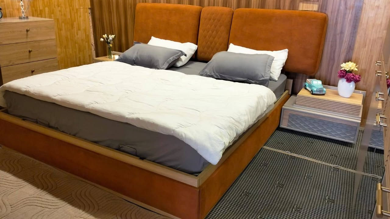 غرفة سويدية 8 قطع
نضيفه 100/100
بيها انارة ومخزن بالسرير 
***********
مكان بغداد جسر ديالى
