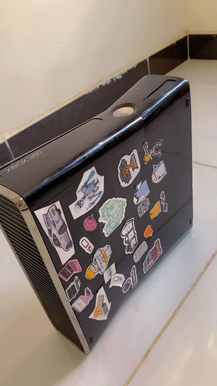 السلام عليكم اكس بوكس 360مستخدم قليل نضيف جدا مع 4يدات ما اعرف هن شغالات او لا يحتاجلهن حافظ بطاريه للبيض ووياهن شاحن جوستك ومحوله اكس بوكس كلش نضيف الله شاهد السعر 150الف وبي مجال لطيبين ولماعنده ياخذه بلاش الهاتف *********** مكاني بغداد العامريه
