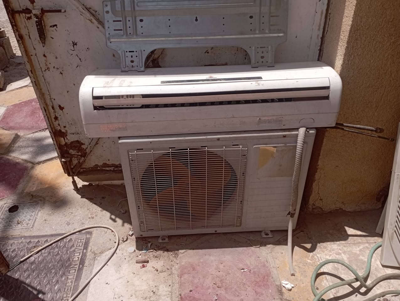 للبيع سبلت تعليك الحافظ حجمه طنين كامل عل فحص كلشي ما بيه قراضه كامله مكانه المعامل السياحي رقم الهاتف ***********

