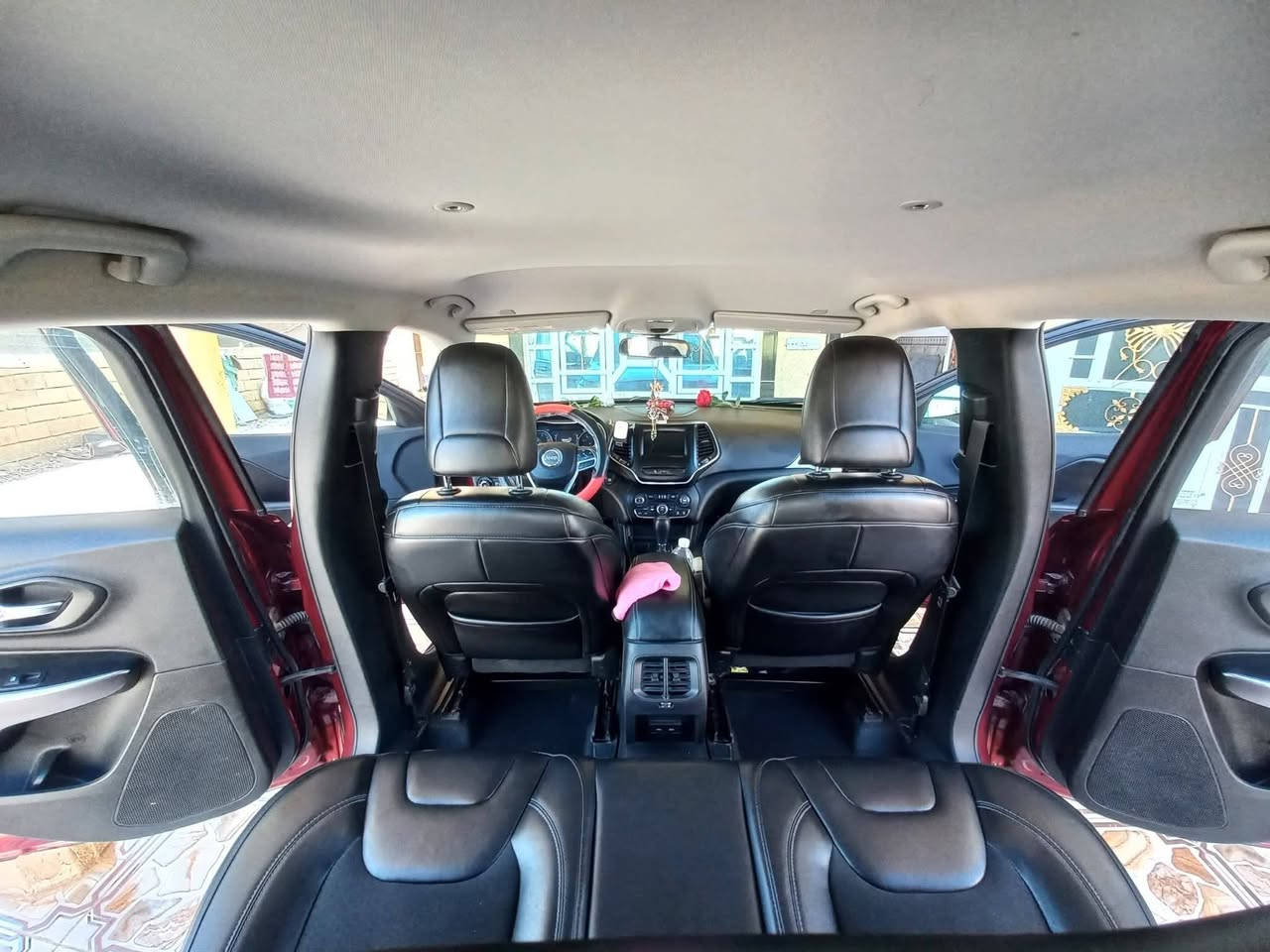 السلام عليكم تحية طيبة
جيب شيروكي بزون 
موديل 19    
ماشية 90 الف
أمريكي 4 سلندر..
حادثها بنيد فقط سونار مرفق بالمنشور 
سيارة نظافه فول الفول 
رقم الشاصي 405820
 حساسات 
ثلاث  انضمه  قياده   
كير 9  نمر مكينه 
محرك حداديه فول 
باقي التفاصيل معروفه ......

السعر  145  بيها مجال  
مكان ديالى الخالص
خاص اوتصال  او واتساب ***********
