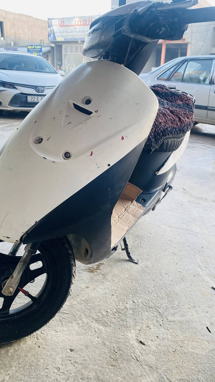 دراجه ساسوكي للبيع السعر ٢٠٠ وبي مجال قليل ماناقصها بس سلف نشاط فول  مكان الديوم قرب الزوبعي ***********
