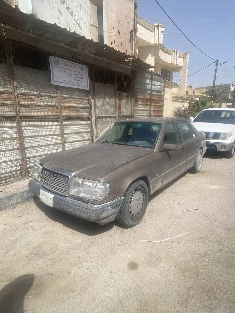 سلام عليكم 
مارسدس دب 
مكينه ٢٥٠٠ 
رقم بغداد 
مكان سياره بصره 
***********
