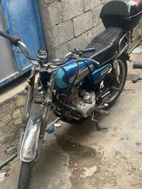 دراجه للبيع نضيفه وعمليه اوراقها كامله جاهزه للتسجيل بالمرور كل اوراقه...