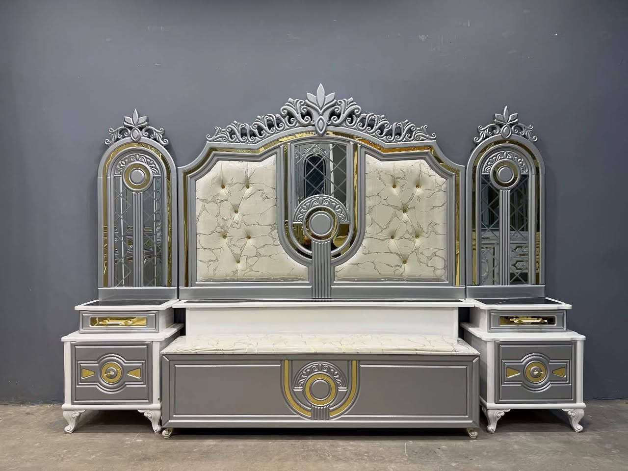 🚨 انطلقت أقوى تخفيضاتنا على موديل الأقواس – فخامة بسعر ولا أروع!

📉 من 2,450,000 دينار عراقي
🔥 إلى 2،250،000 دينار فقط
💥 خلال 6 أيام بس!

✔️ موديل الأقواس – نجارة عراقية 100%
متوفر ضمن وجبة الدرجة الأولى ووجبة الأصباغ (البوية)

✨ تفاصيل الطقم (10 قطع):
• كنتور بطول 330 سم + ملحق 430 سم – ارتفاع 250 سم
• تصنيع داخلي: صاج طبيعي 4 ملم
• وجه الكنتور: MDF سماكة 12 ملم
• الضهر: چرچوبة شد برغي
• القاعدة الأرضية: بلوك صاج
• أبواب نرمادة شريطية
• التقطيع الداخلي: حسب رغبتك
• سكك سلايت – تقطيع بلوك بورد
• الشازون: خزان + طابورية إضافية
• سرير 6 أرجل من بلوك بلاويد
• لون الدوشمة حسب اختيارك
• تصميم فريد بمسكات مختلفة عن باقي الموديلات

🚛 توصيل وتركيب لكافة محافظات العراق بكروه
🛠 صيانة مجانية لمدة سنة كاملة

📍 العنوان: الرمادي التأميم قادسية الاولى
📞 للحجز والاستفسار: ***********

🔹 معرض الجشعمي للأثاث – ثقة محلية بجودة عالية

⏳ الكمية محدودة والعرض ينتهي خلال 6 أيام فقط!
👇 لا تفوّت الفرصة وخلي غرفتك تحچي ذوقك!#الجشعمي
