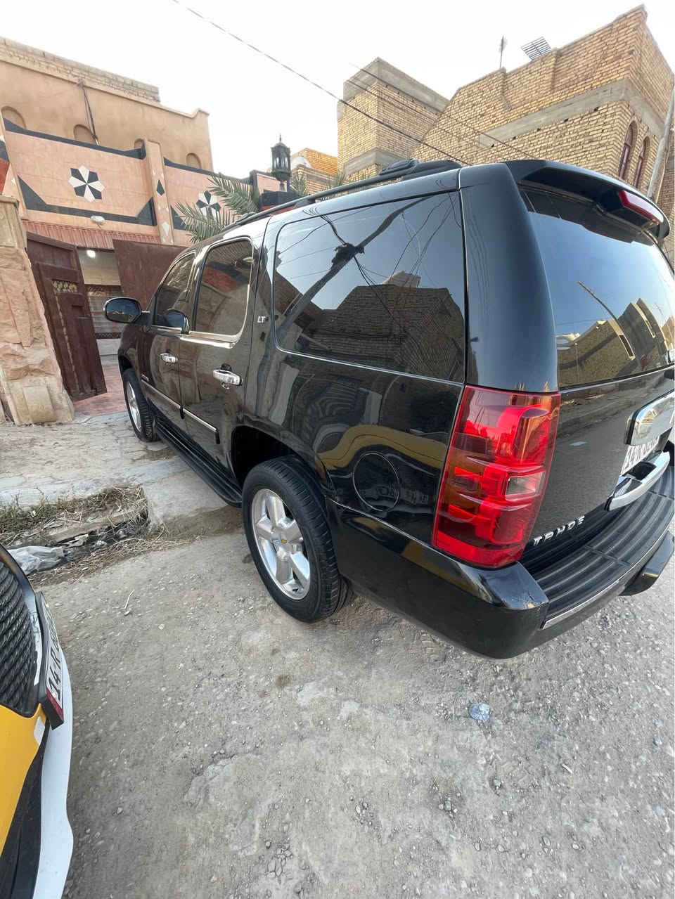 السلام عليكم 
تاهو 2014 اصل رقم بصرا ب اسمي 
ماشيه 115
مواصفات Lt فول 
فتحه تلفزيون ويل نيكل 
تبديل بنيد بدون دواخل 
تو ويل محرك وكير مكفول حداديه جديده 
سياره جديده جدا ومامتعوبه 
السعر 245 بيع مراوس 
*********** الشطره, ذي قار
