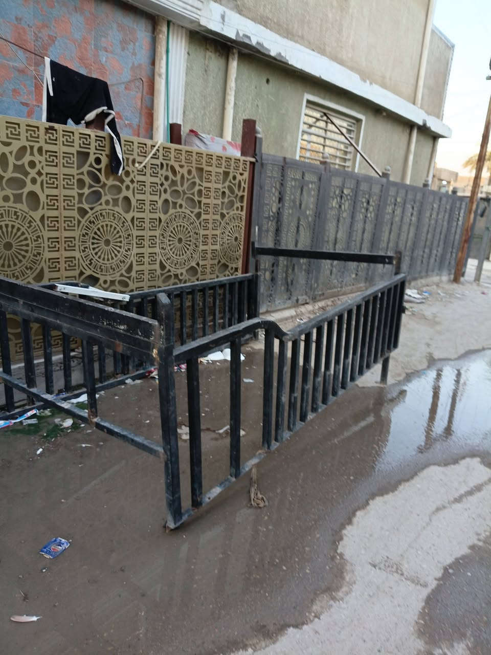 السلام عليكم محجر لبيه بيه قياسات وبيه كسر يردله لحيم سعر ٨٠الف مكاني بغداد دوره شارع ٦٠ 
***********
