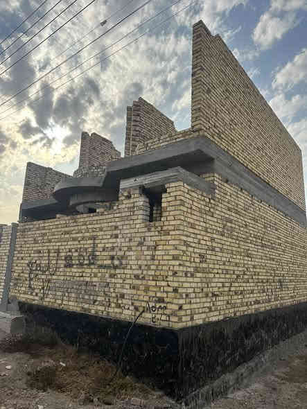 ♤ هيكل طابقين للبيع   ♤🏠
💢¤طابو   ملك صرف ¤💢 
بناء حديث وشغل درجة أولى 
صاله ومطبخ واستقبال وغرفه نوم 4 ومجمع صحيات داخلي وخارجي 
الموقع  المحاويل  حصن جعفر 
المساحة 》👈》100متر  مربع 
واجه 》👈》10متر 
نزال 》👈》10متر 
عرض الشارع 》👈》10 متر 
للاستفسار اكثر الاتصال على الارقام التاليه 📞📞
***********  - ***********
او زياره مكتب  المحامي العقاري علي راجي العلواني
