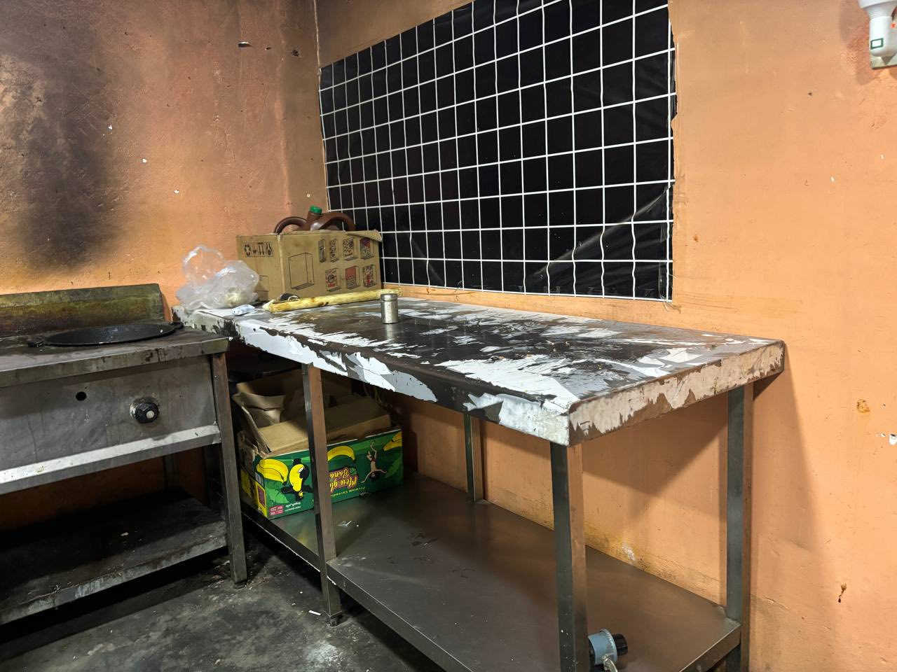 غراض مطعم للبيع
‎1-فرن لحم بعجين
‎2-فرن بيتزا
‎3-فتاحه عجين
‎4- عجانه 25 كيلو
‎5-ميز مرمر مفصل ؏ الفرن
‎6-ميز ستيل
‎7-گريل
‎8-شواية كص
‎9-عارضه مشروبات
‎10-جام خانه ١٠ ملم
‎10-ميز عدد ٣+كراسي+مجمدة كبيره
ملاحظة ابيع المطعم شلع يعني تشيل الغراض تفتح بالمكان الي يعجبك كله شغال  وبالشرط تجي تشوف بعينك 
العنوان صلاح الدين طوز خورماتو


**إذا كنت صاحب هذا الإعلان وتريد حذفه لأي سبب، رجاءا أرسل رسالة إلى الدعم الفني**