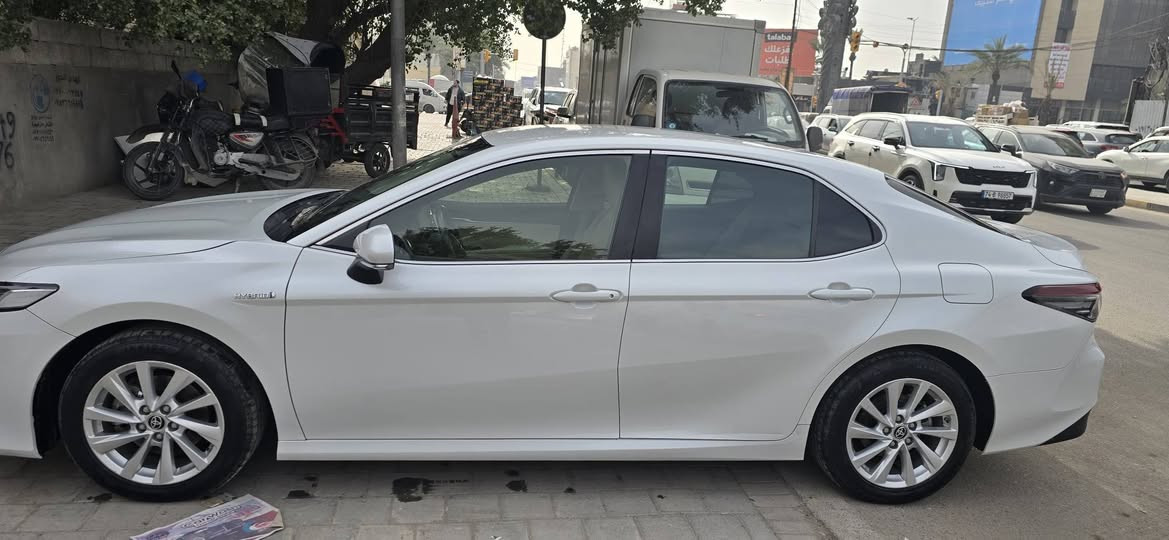 السلام عليكم اخواني سيارة خليجي موديل ٢٣ ماشيه ٥٥ وقابله للزيادة على حال الشركة حتى الدهن بس من الشركة سيارة جديده وبالحقيقة احلى من الصورة مواصفات اعتيادي مو فول عارضها ٢٣ الف للاستفسار الاتصال على الرقم ***********
