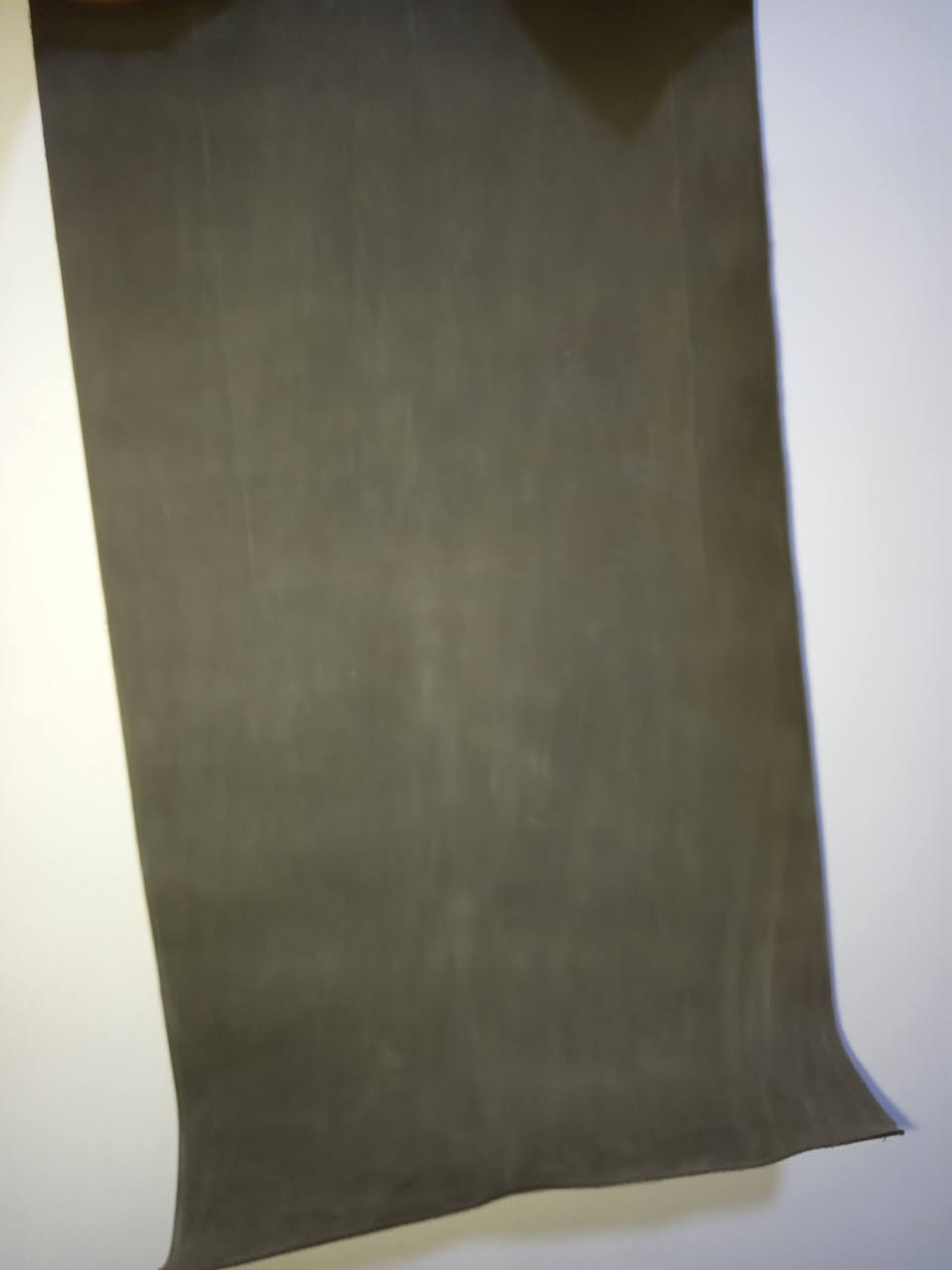هذه قطعة من جلد الشمواه (Suede)، وتحديداً جلد شمواه طبيعي من نوع "دولتشي" باللون الأخضر الكاكي.يتميز هذا الجلد بملمسه الناعم والمرن، وهو مناسب جدًا لصناعة الحقائب والمنتجات الجلدية الصغيرة. اعطيني سعر


**إذا كنت صاحب هذا الإعلان وتريد حذفه لأي سبب، رجاءا أرسل رسالة إلى الدعم الفني**