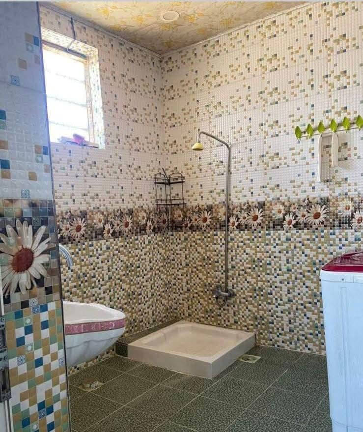 9_🏡 #شقه #للايجار
صغيره غرفتين مفتوحه على بعض ومجمع صحي ومطبخ صغير  والنت والكهرباء والماء والكيزر علينا . والسعر 300الف .حي الصحه قرب العاب المدهش ***********
