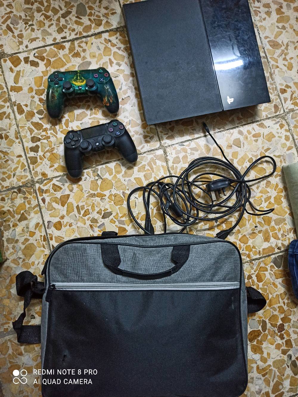 
playstation 4 fat  للبيع 
ذاكرة 512 
ويا يدتين وقرص فيفا 2018 
السعر بي مجال 
الرقم بي واتس اب 
يوجد توصيل مجاني 
مكاني بغداد منطقة جميلة محلة 516 
جهاز شوية الكفر بي شخوط لان تركتة بس نظيف من الداخل 