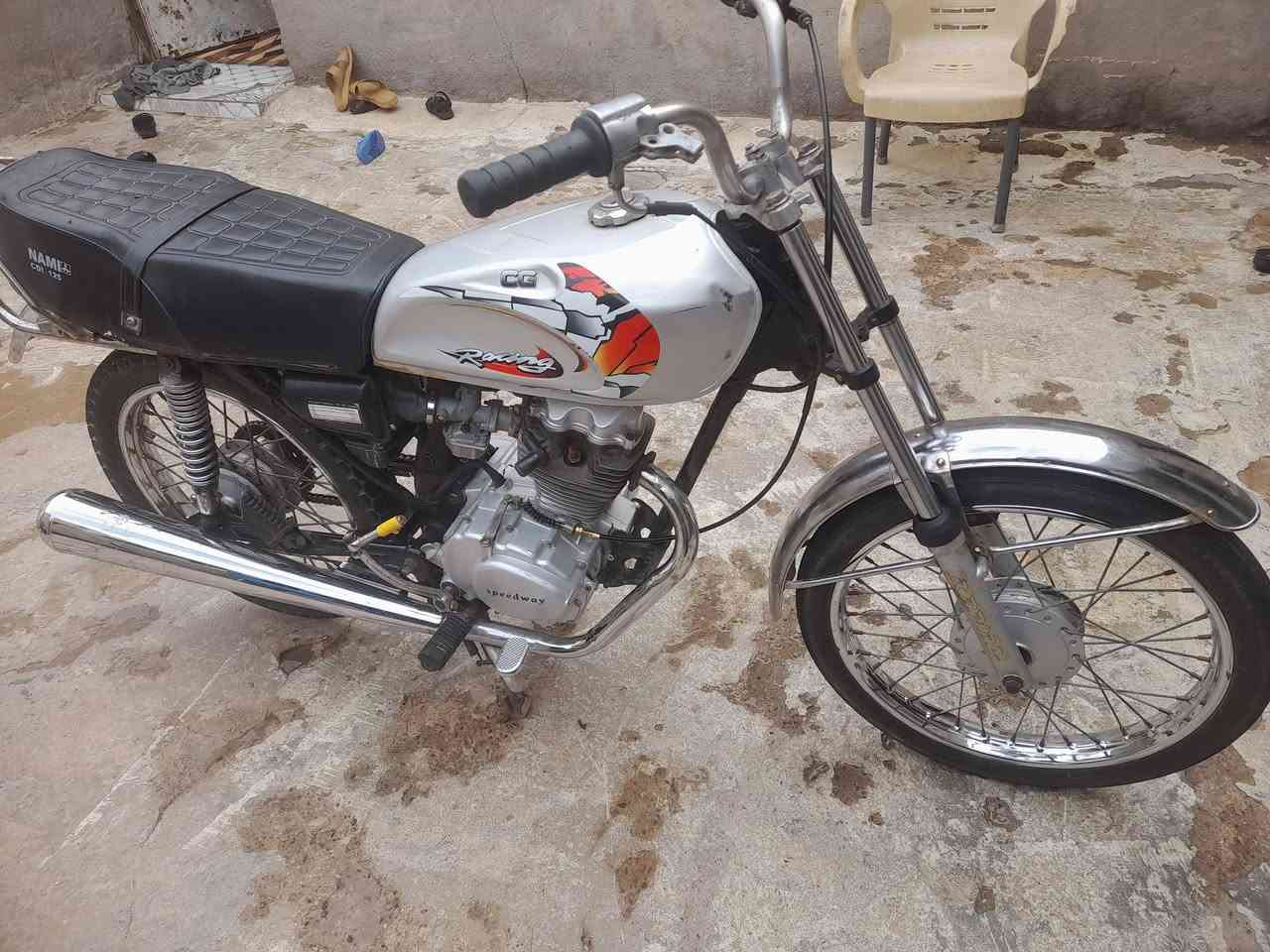 دراجه البيع بدون وراق
سعر ٤٥٠ وبيها مجال 
***********
