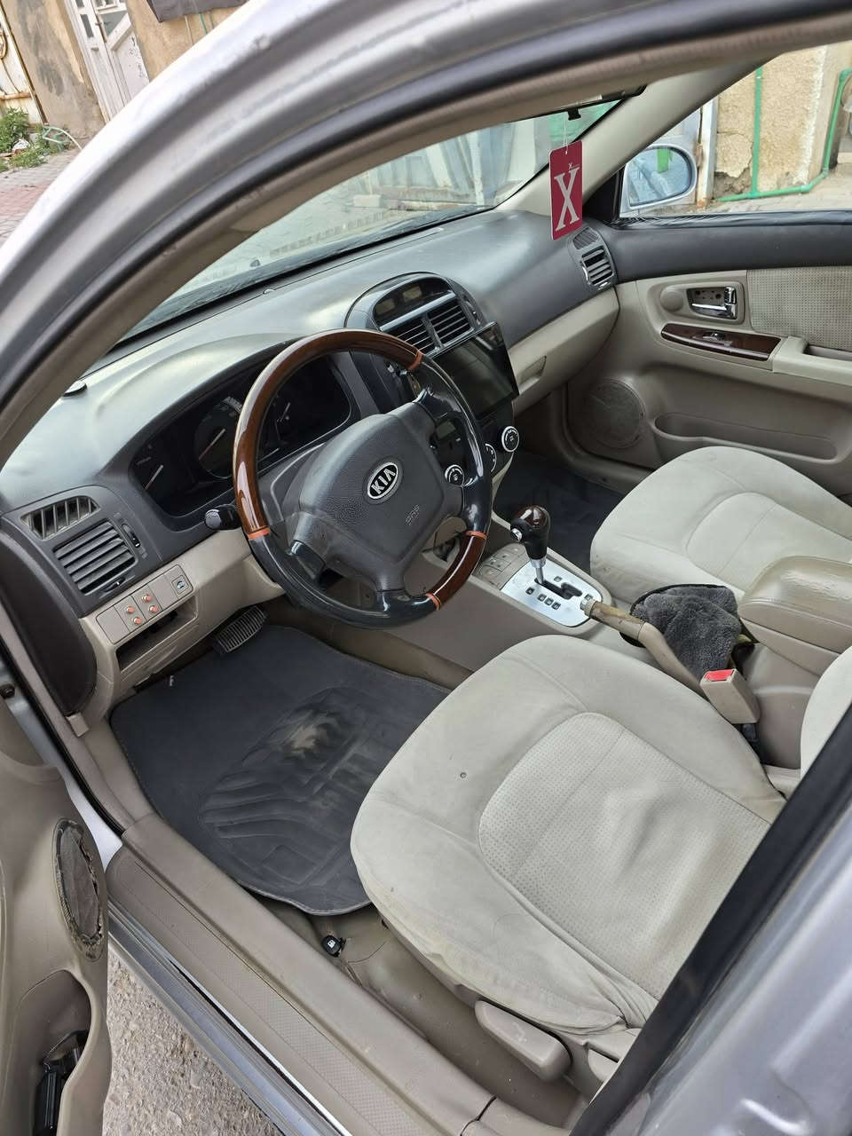 السلام عليكم سيراتو موديل ٢٠٠٧ سياره بيه جاملغ صبغ فقط سعر ٧٧ بيه مجال مكان كربلاء رقم تلفوني ***********
