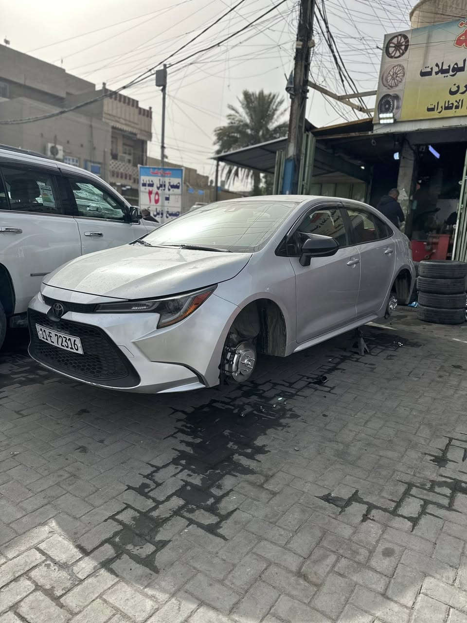 السلام عليكم 
كورلا  موديل 2020“Le وارد امريكي ياباني الاصل السياره ضربتها قبق جنطة ومبدل والباقي كفالة بجم كبس وبرغي ما مفتوح بيهة  
مواصفات السياره
محرك 1800
رادار
داخل لونين
تحكم ستيرن جهتين
مثبت سرعه
3 انظمة قياده ايكو نورمل
مانع انزلاق
مانع تصادم
لايت Led
تحديد مسار
اوتو هولد 
سايد بريك بصمه
شاشه كبيره كامرا
السياره كامله اي نقص مابيها وبأسمي تحويل مباشر رقم انكليزي الجديد هزه جديده 
ممشه السياره 120ميل وقابل للزياده 
السعر 138وبي مجال بسيط حك الجيه مكان السياره بغداد الحريه رقم الهاتف ***********ملاحظه موجود بيها سونار بيع فقط بدون مراوس
