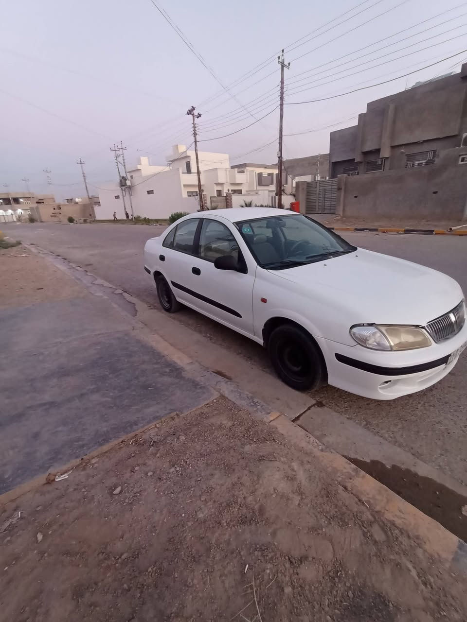 السلام عليكم نيسان سني ياباني موديل 2001بلادي بدون تحوير كير اوتماتيك كير محرك تخم تاير محرك 1600قبق اسود قبل 5تيام بدلتا مال كصه مصبوغة حزام بدون دواخل لجماليه فقط رقم بغداد انكليزي تحويل مباشر تبريد تدفا كلا شغال عل فحص السعر75 وبيها مجال الاستفسار ‏‪***********‬‏
