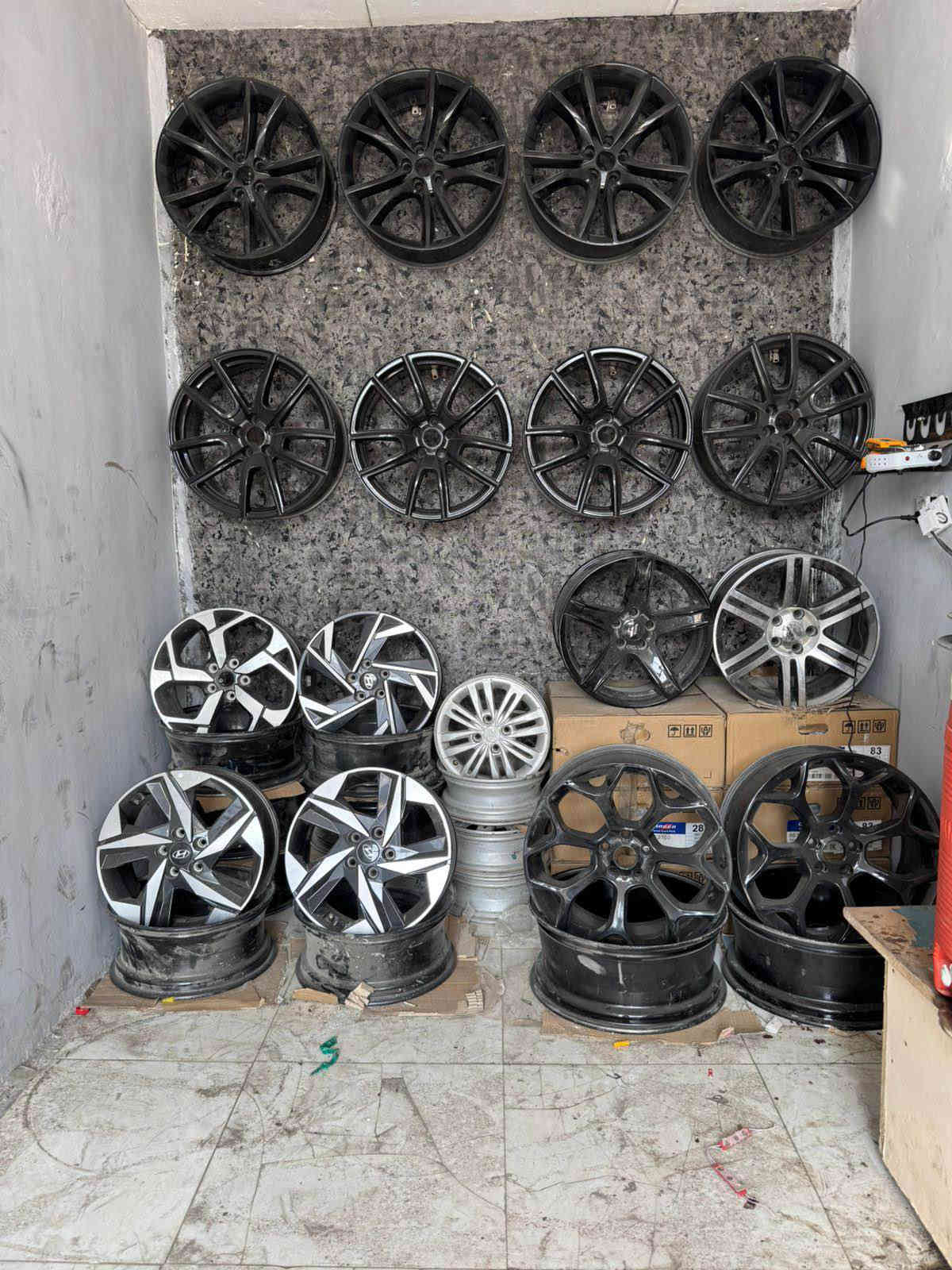 السلام وعليكم ويل كبات لبيع أو مروس يوجد جميع انواع الويل الحديد مكاني بغداد تقاطع الكياره مقابيل قطاع 20 صار الفتح والشد والبلنص مجاني لاستفسار *********** Colombo
