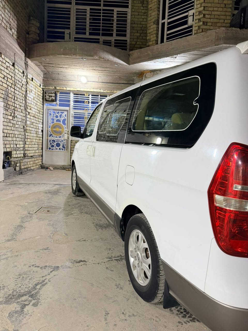 ستاركس موديل 2013 مفتوح 
السياره خير من الله مانقصه أي شي 
ماشيه 200
الاتصال على صاحب السياره 
مكانه بغداد الغزاليه 
***********
