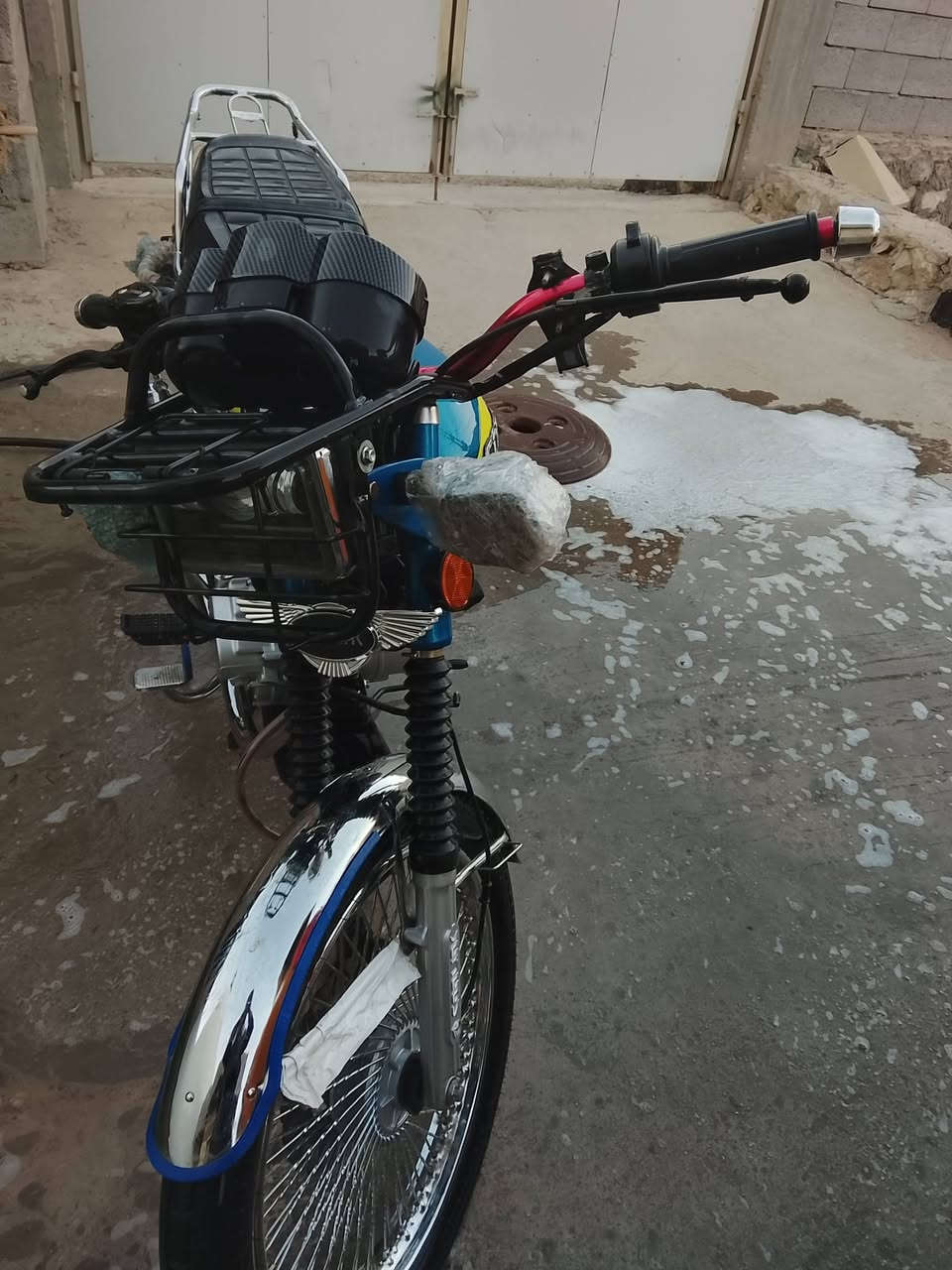 سلام عليكم دراجه تايكر للبيع موديل 25 اوصلي بيه كمرك كامله الدراجه ما ناقصه شي تجي تفحص وشوف السعر 875وبيه مجال يرضيك العنوان رمادي جويبه قرب جامع دكتور جمعه الهاشم الرقم***********/***********
