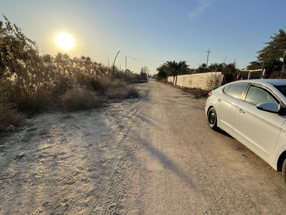بستان للبيع مساحة ٣ دونم عقد ١١٧ في كربلاء منطقة الزبيلية شارع ام البنين تبعد عن شارع رابط كيلو كافة الخدمات ماء وكهرباء مع كرفان الواجهة 50 متر :/*********** //***********
