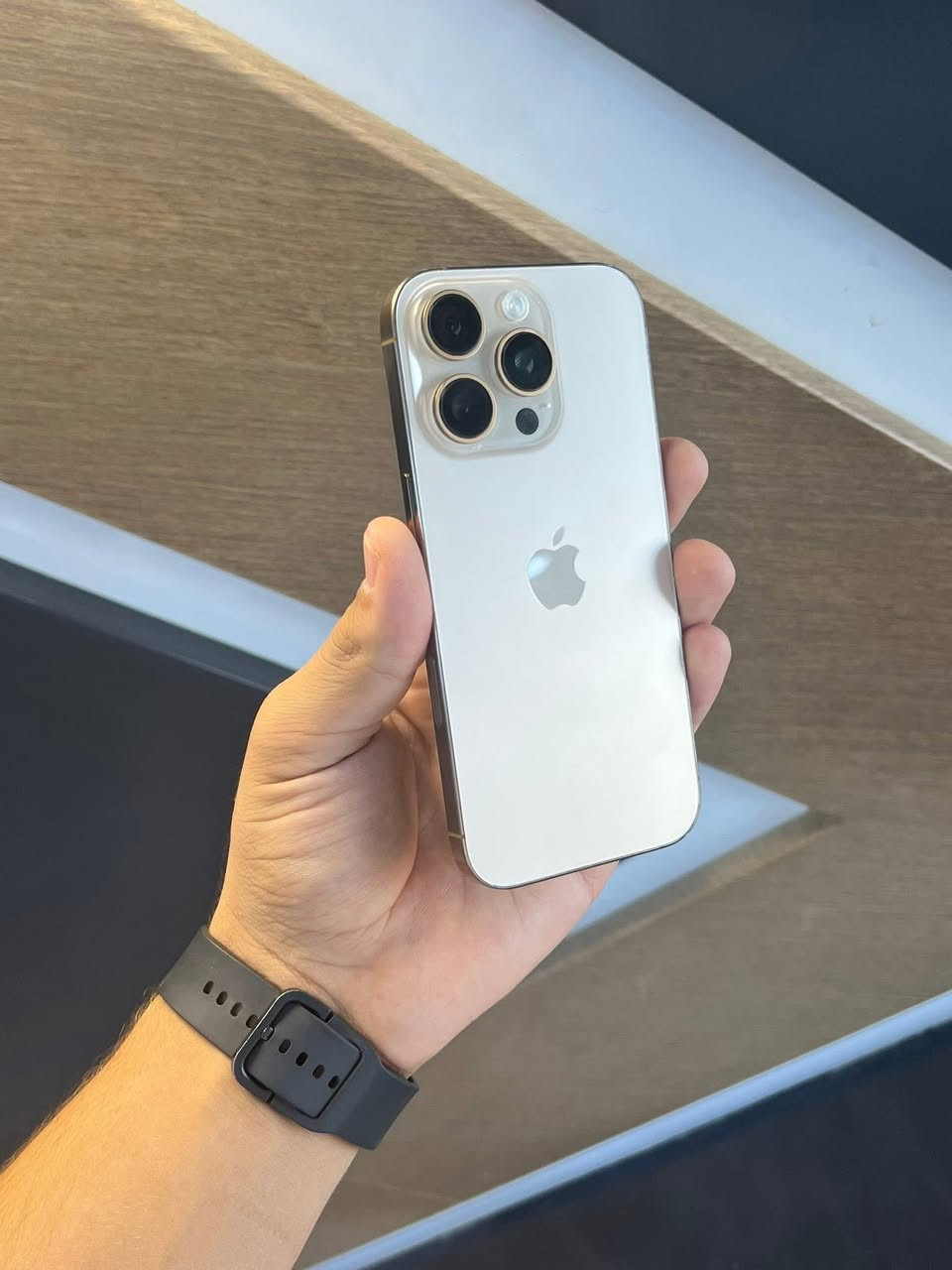 عندي 13 Pro فقط
ذاكرة 256 بطارية 74 ممفتوح ومكفول 
واضح ب الصور رايدة مراوس فقط


**إذا كنت صاحب هذا الإعلان وتريد حذفه لأي سبب، رجاءا أرسل رسالة إلى الدعم الفني**