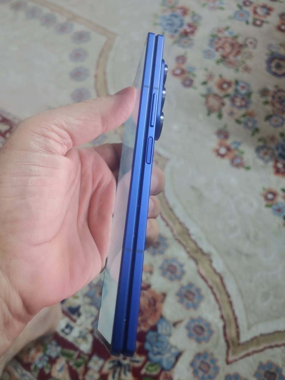 سامسونك فولد 7 شبه جديد ذاكره 512 شرق اوسط شريحتين وياه كارتونته وكيبل الشحن و3 كفرات
السعر مليون و 900 الف
للانصال عادي وواتسب
***********
