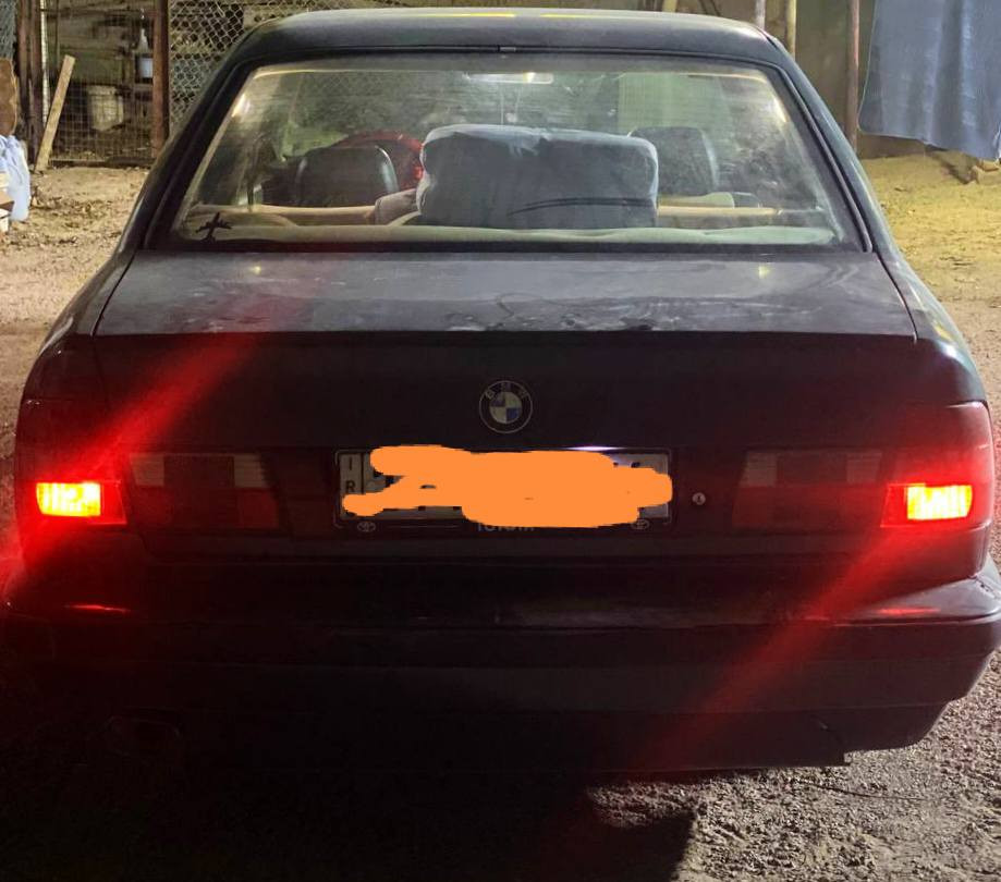 السلام عليكم BMW للبيع مديل 1991 محرك 525 مفتوح كير ومحرك مكفول تخم تاير حدادية قبل أسبوع كملته السيارة بيها صبغ جمالية بس غرفة جديدة وهاي كدامكم الصور رقم انكليزي سنوية ما منتهية بأسمي السيارة 
مستعجل على البيع 
الرقم : ***********
السعر : 52 وبيها مجال للشرايي
