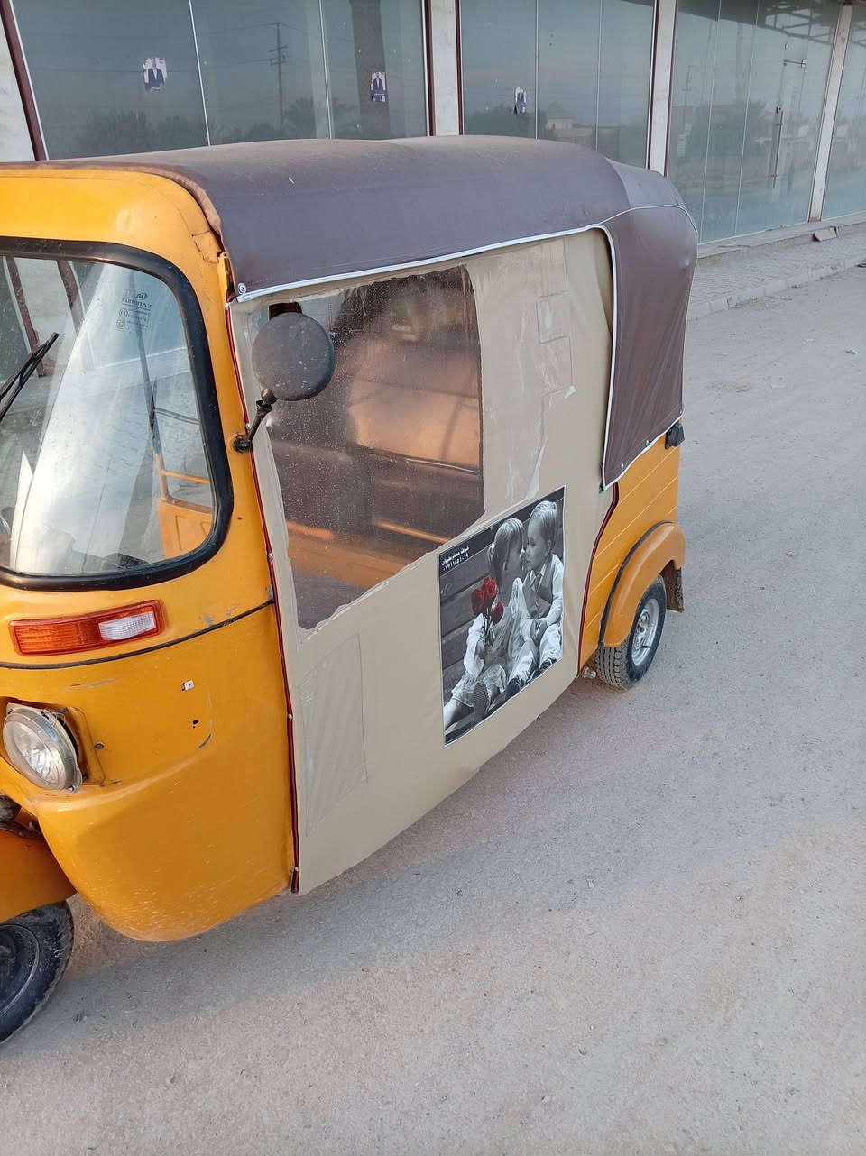 السلام عليكم تكتك للبيع موديل 2020 اوراق اوراق اوراق مذكوره كول التفاصيل بالفيديو السعر ب5 ملاين وبيها مجال الشراي يتصل *********** البياع شراي لاتتصل المكان بغداد ناحيه الوحده
