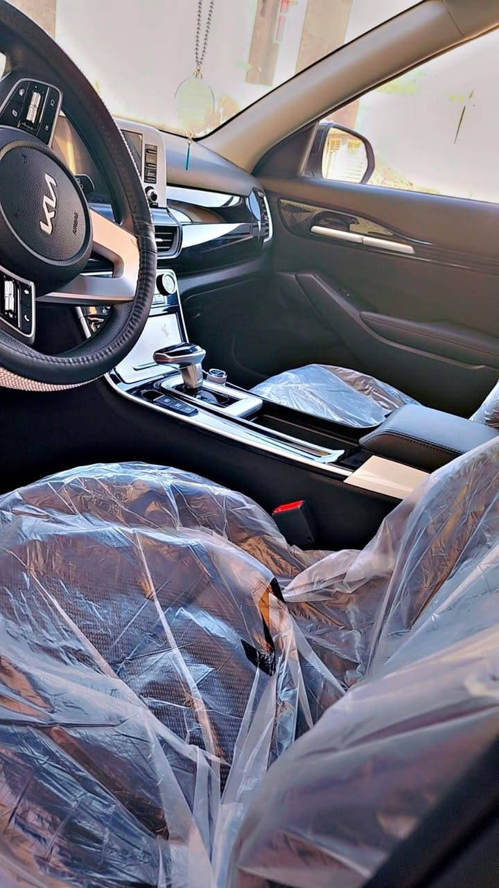 ​🚗 كيا سيلتوس موديل 2024 للبيع 🚗
السلام عليكم،
 سيارة كيا سيلتوس موديل 2024 للبيع، السيارة جديدة ونظيفة ومشيها قليل جداً.
​الموديل: 2024
​المسافة المقطوعة (الماشية): 10,000 كم فقط.
​حالة السيارة: السيارة جديدة، مرتبة ونظيفة جداً 
​ملاحظة: بيها رصعة بسيطة فقط بالصندوق الخلفي وغير هذا السيارة مكفولة ونظيفة.
​السعر: 165 ورقة (16,500$ دولار).
​📞 للتواصل والاستفسار (رقم الهاتف):
[***********]
