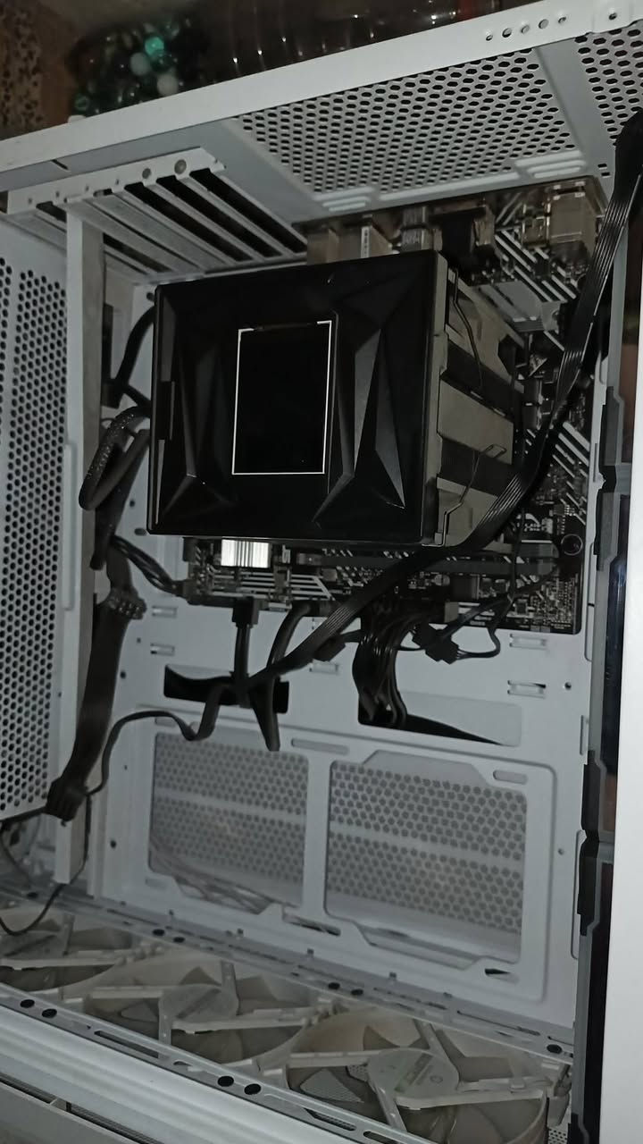 سلام عليكم كيس للبيع 
i 3 10100F 
PRIME B560 Asus 
Porsplay 550W الكارتونه مالته ضاعت جديد فتحته بيدي بعده ممستعمل 
HHD500 +500 
ssd 64  
كيس من GAMEMAX  بدون جامه 
مبرد ابو الشاشه دبل فان

القطع كلها جديده الكيس فقط فحص كله شغال وعلفحص 
ب 300 قفل مع جوستك هديه 
بغداد /الغزاليه 
***********
