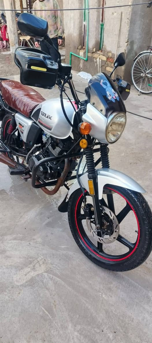 سلام عليكم دراجه دايو1للبيع دراجه نضيفه كلش مال بيت ما مشتغله درفري نعمه مكينتها ما مفتوحه موديل 2022دراجه بلاديه اراقها كامله صناديكها البلاديه موجوده ***********العلوان بغداد قرب مدينه بسمايه
