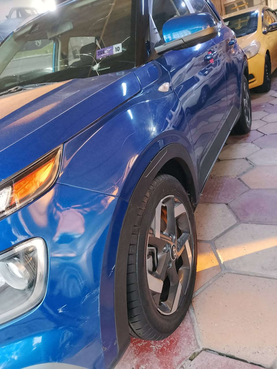 السلام عليكم 
هونداي فينيو موديل 22 ورد مريكي الحادث موجود بل منشور. ماشيه سياره 41 رقم بغداد نكليزي سنويا جديد تحويل ثاني يوم..  كير محرك تبريد مكينه كفاله عامه 
تخم تاير شواصي مكفولات بلادي 
دوخل نظيفه سياره حلو معنا الكمله بل عافيه 
نص فول سياره 
محرك 1600 دوش 
سعار سياره 132بي مجال حك جيتك العمله 
العنوان بغداد الحبيبيه نتصل تدلل 
***********
