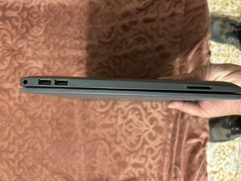 السلام عليكم
لابتوب للبيع المواصفات
كوراي 7 الجيل العاشر 
رام 8g 
هاردssd 256 
256 nvme ssd
1tb hdd
وندوز 10
للتواصل واتساب ***********

