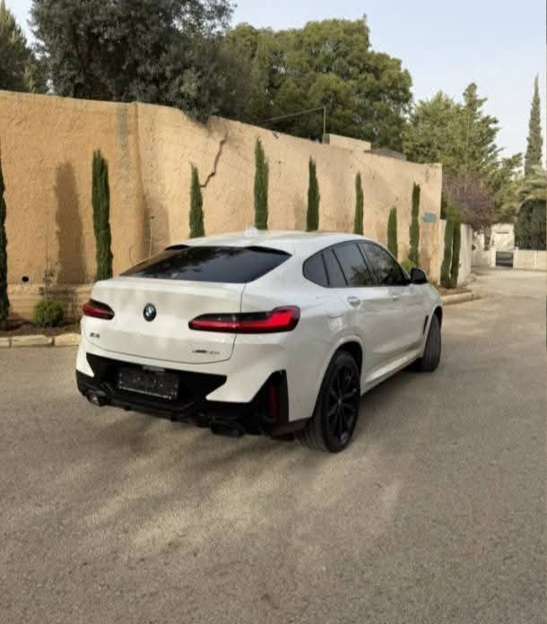 للبيع بي ام 2024 
مكاني زيونه و هذا رقمي للي حاب يستفسر اكثر ***********

• موديل: 2024
• الفئة: xDrive30i
• المحرك: 2.0 تيربو – 248 حصان
• نظام الدفع: رباعي (AWD)
• ناقل الحركة: أوتوماتيك 8 سرعات
• اللون: (ابيض)
• الممشى: (24000)
• الفحص: كامل / خالي من الحوادث

⸻

المواصفات:
• شاشة كبيرة + نظام ملاحة
• Apple CarPlay / Android Auto
• كاميرات 360 + حساسات
• مثبت سرعة ذكي
• فتحة سقف
• مقاعد جلد كهرباء
• إضاءة داخلية Ambient
• جنطات رياضية
• نظام تشغيل بصمة

⸻

مميزات السيارة:
• تصميم كوبيه رياضي مميز
• صرفية ممتازة مقارنة بالأداء
• ثابتة جداً على الطرق
• جاهزة للاستخدام بدون أي صرف
