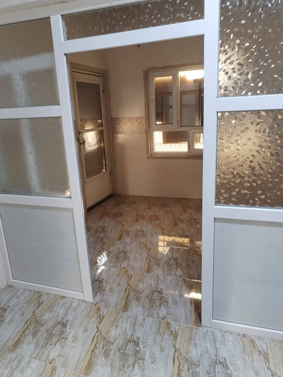 دار للايجار 🏠🏠
في حاوي الجوسق
مساحة 100 متر 
طابق واحد 👉 👉 👉 👉 👉 
يتكون من غرفة نوم وهول واستقبال وصحيات ومطبخ وبيتونة وسطح 
السعر 250 الف
الموقع قرب جامع عروه الوثقة

للاستفسار اكثر  الاتصال على الرقم التالي 
***********
