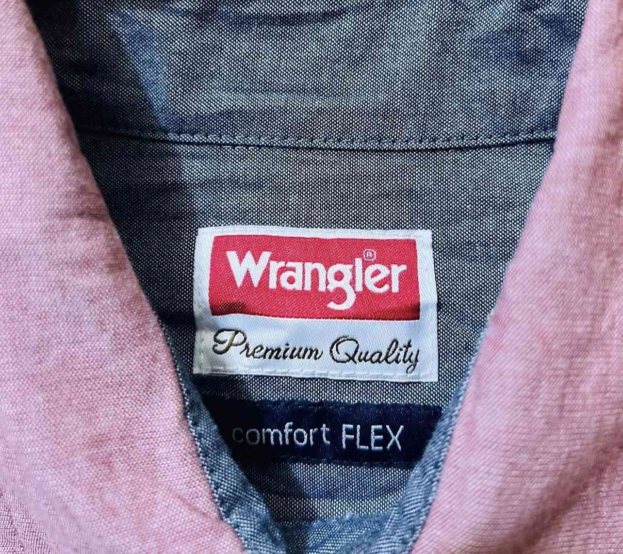 قميص مُنفرد 🌟 "رانجلر"Wrangler Comfort Flex
اللون/ بِنك وردي مُعتّم (غامق) .
الخامه/ 98% || 2% سباندكس ..
القياس/ يلبّس ميديم (راهي)
عُرض الصدر 55 _ الطول 70_75 .


**إذا كنت صاحب هذا الإعلان وتريد حذفه لأي سبب، رجاءا أرسل رسالة إلى الدعم الفني**