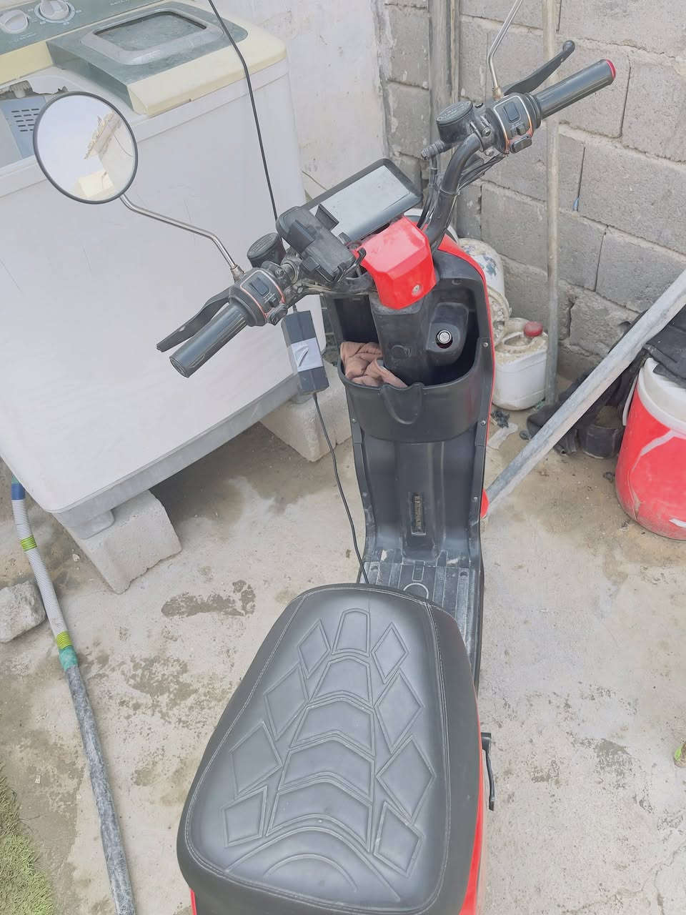 دراجه شحن ار9 البيع دراجه جديده سعر 400بيها مجال شراي اتصل*********** عنوان زبير شعيبه
