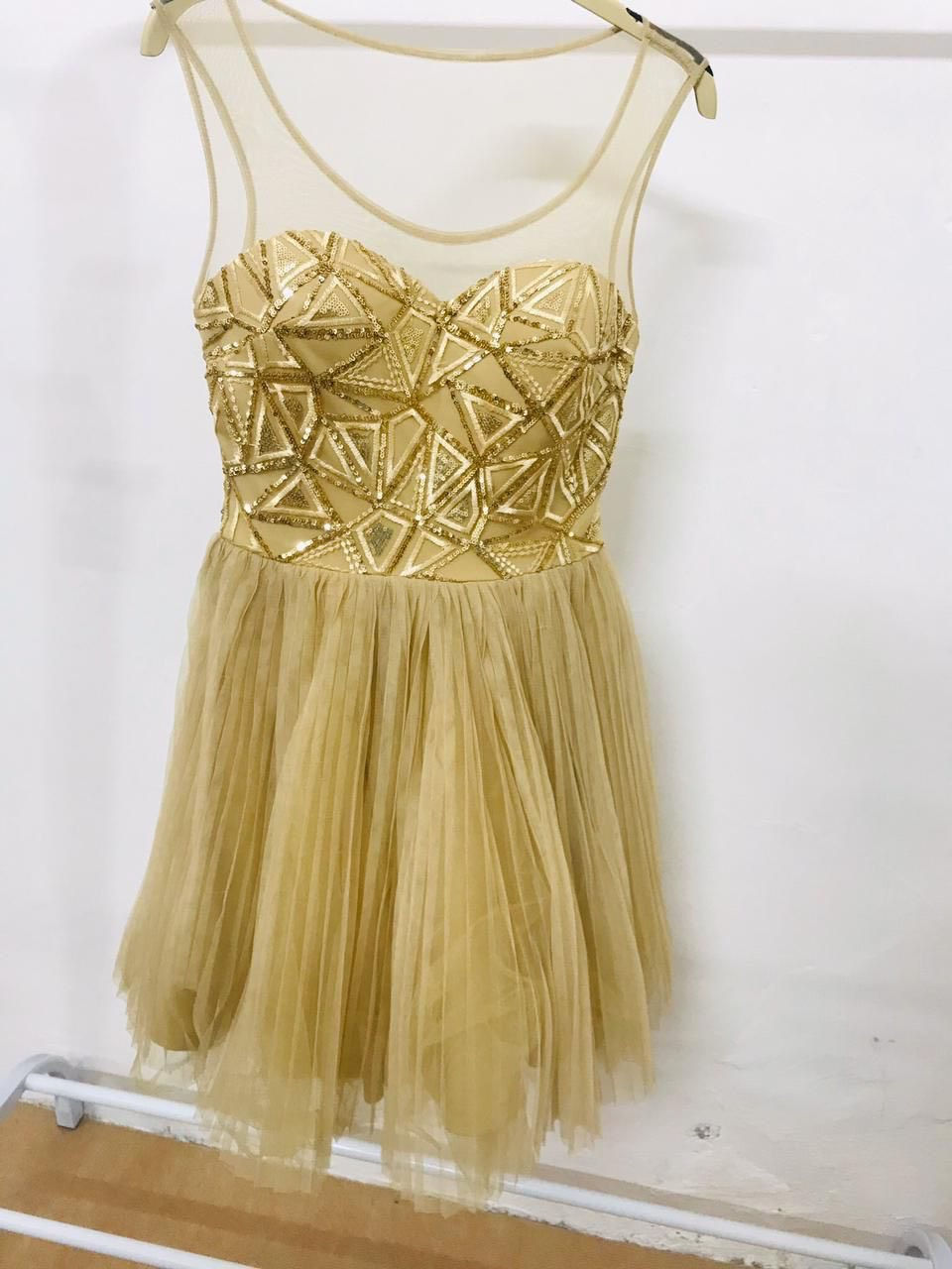 عدكم مناسبه قريبه
بنات هذه البدلات مالتي وكلها ماخذتها جديد يعني نظيفه والأسود لابسته مره وحده أخذته جديد موديل هسه 
الأسعار ابيعها بنص السعر أو اقل


**إذا كنت صاحب هذا الإعلان وتريد حذفه لأي سبب، رجاءا أرسل رسالة إلى الدعم الفني**