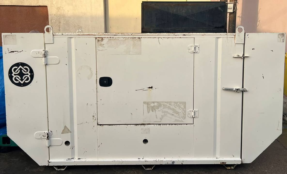 سلام عليكم
للبيع كاتم غدار 100/100
طول 314 سم وارتفاع 158سم والعرض 115 سعر اتصال على رقم ***********
***********
