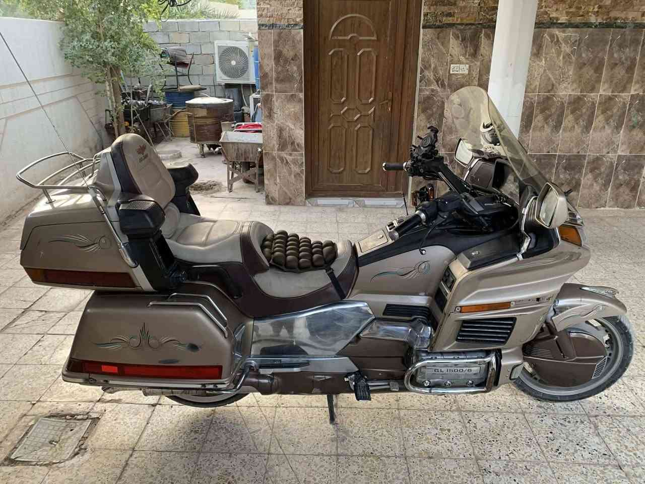 كولدونك 1500  مديل 88  جك والبك كلشي شغال بيها
مكينه كير مامفتوح برغي بيهن 
رقم ديالى تحويل مباشر. 
دراجه حلـِۈۋ‏وھّ شلعه ومعدل 
سعر٣٥ وبيها مجال مال شراي. اتصل وتدلل
رقم موبايل ***********
