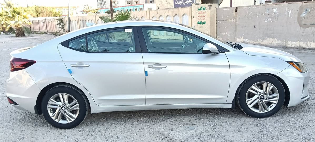 النترا وارد امريكي 2020 حادثها جاملغ وبنيد بيها مكانات صبغ وبيها سونر موجود بسمي سنويه ورقم جديد وهزه جديده مكينه 2000 مكفوله على وضع شركه شرط وكير ال دي سعرها 128وبيها مجال لشراي سياره فول مواصفات ***********بغداد العبيدي
