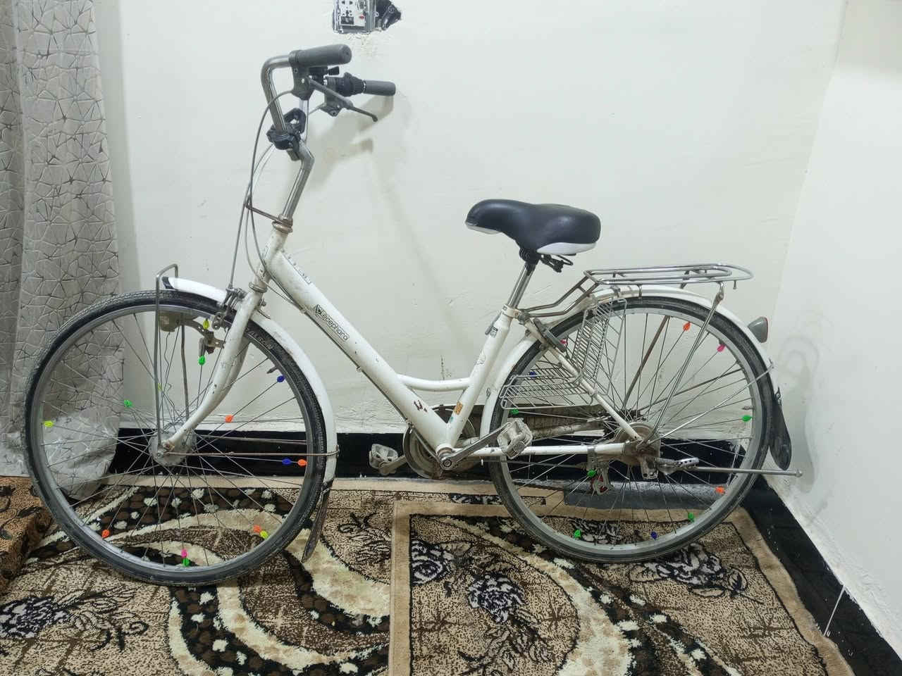 سلام عليكم باسكل للبيع مال باله 27 سعر 100 وبي مجال للاستفسار عله هاذه رقم ***********
