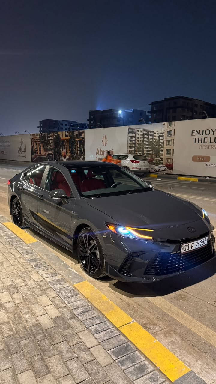 للبيع تويوتا كامري XSE موديل 2025 بحالة ممتازة جداً، سيارة نظيفة وجاهزة للاستخدام بدون أي مصاريف.

🚗 المواصفات:
             فول مواصفات  /  اعلى فئه 
 • محرك (بنزين / هايبرد) اقتصادي وقوي
 • فئة XSE  (شكل وشبك أمامي مميز)
 • شاشة وسطية كبيرة + Apple CarPlay
 • مقاعد جلد رياضية
 • تشغيل ودخول ذكي (بصمة)
 • كاميرا خلفية + حساسات
 • جنوط رياضية أصلية
 • نظام أمان متكامل

📌 الممشى: (4 الاف فقط )
📌 وارد: (أمريكي)
📌 للتواصل :***********

