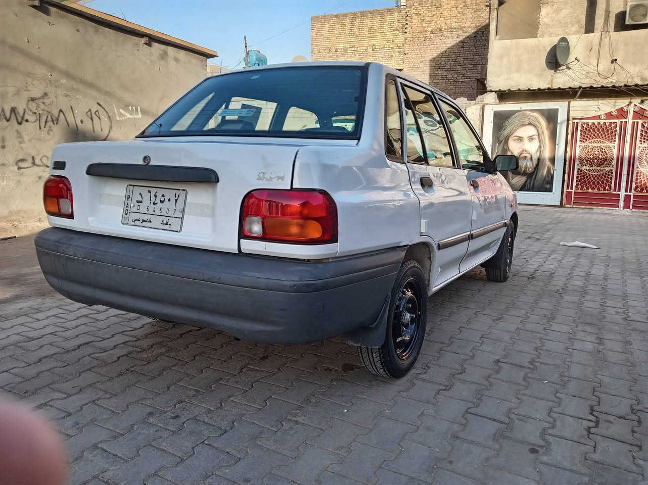 سلام عليكم لبيع موديل ٢٠١١  محرك وكير مكفولآت تخم تاير جديد دوشمة كامل سيارة جاهزة سيارة ابو سنوية متوفي نبيع هل موجود هاتف *********** مدينة الصدر السعر.      22

