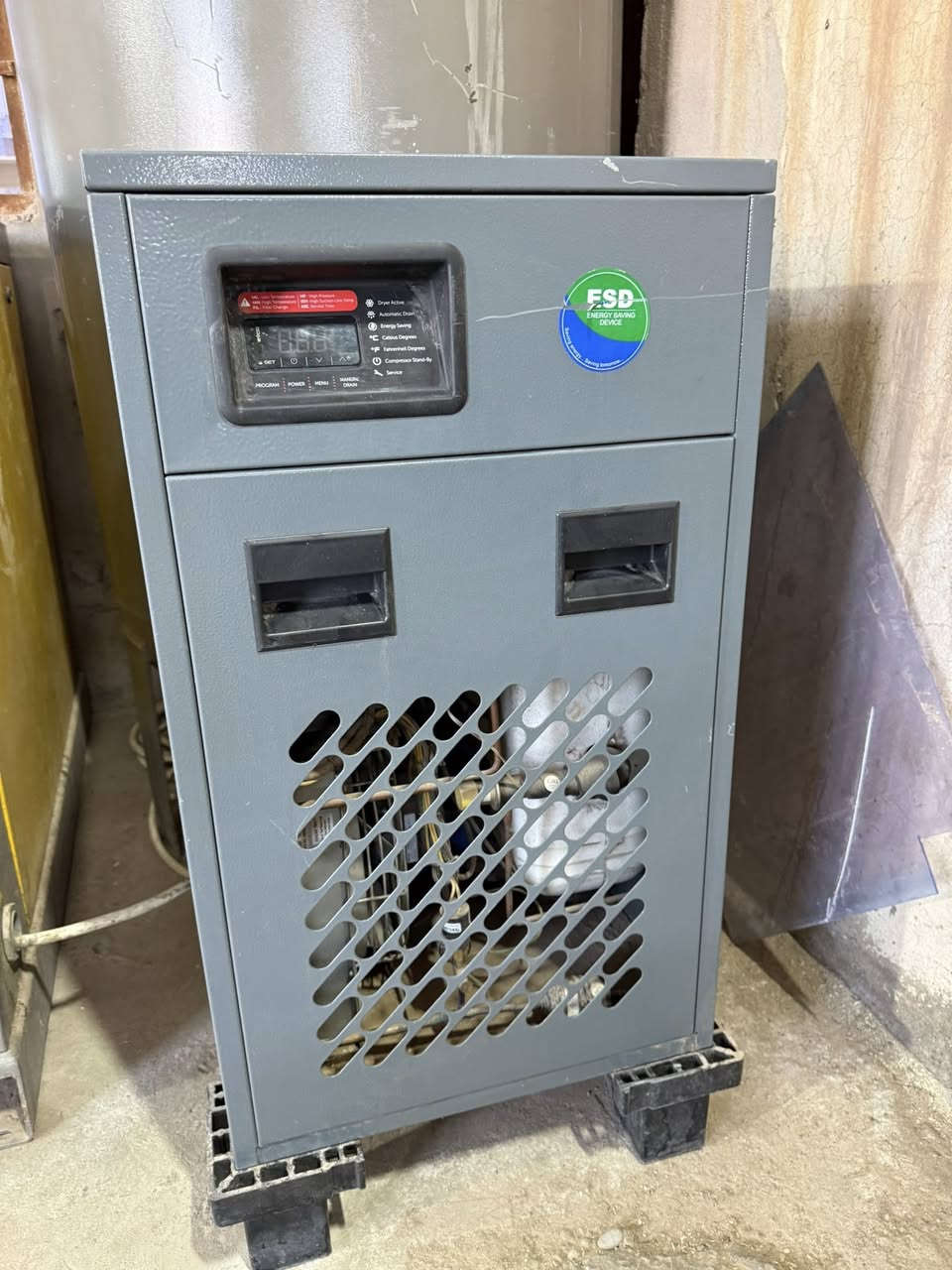 كمبريسر هواء تركي
مستعمل نضيف جدا 
شركه ايكوم تركي🟡
اتماتيك تحكم شاشه 
1000 لتر + مجفف ثري فيز 
عنوان كركوك خلف غرفه تجاره
للاستفسار مراسل صفحه او اتصال على ارقام تالي
***********-***********
