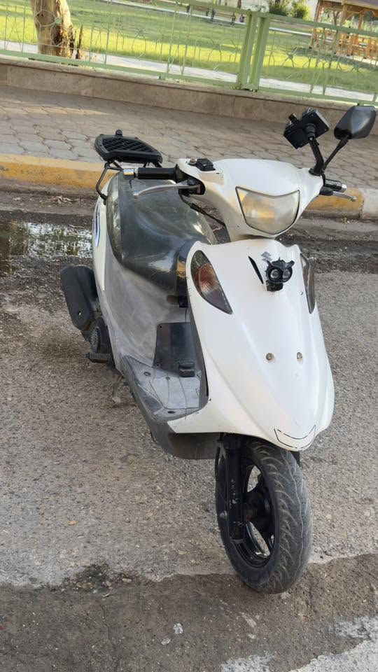 دراجه ادرس قديم نضافه فول مثل ما بل صوره كلشي شغال بيهه مابيه كل نقص رايده اب 600 او بيه مجال 
اتصال ***********
