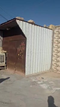 بيت للايجار • مقابيل طاقه • غرفتين