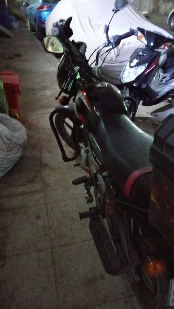 بوكسر موديل 22مرقم بغداد انكليزيرايدها بمليونين 2,000,000
رقم صاحبها واتساب***********
